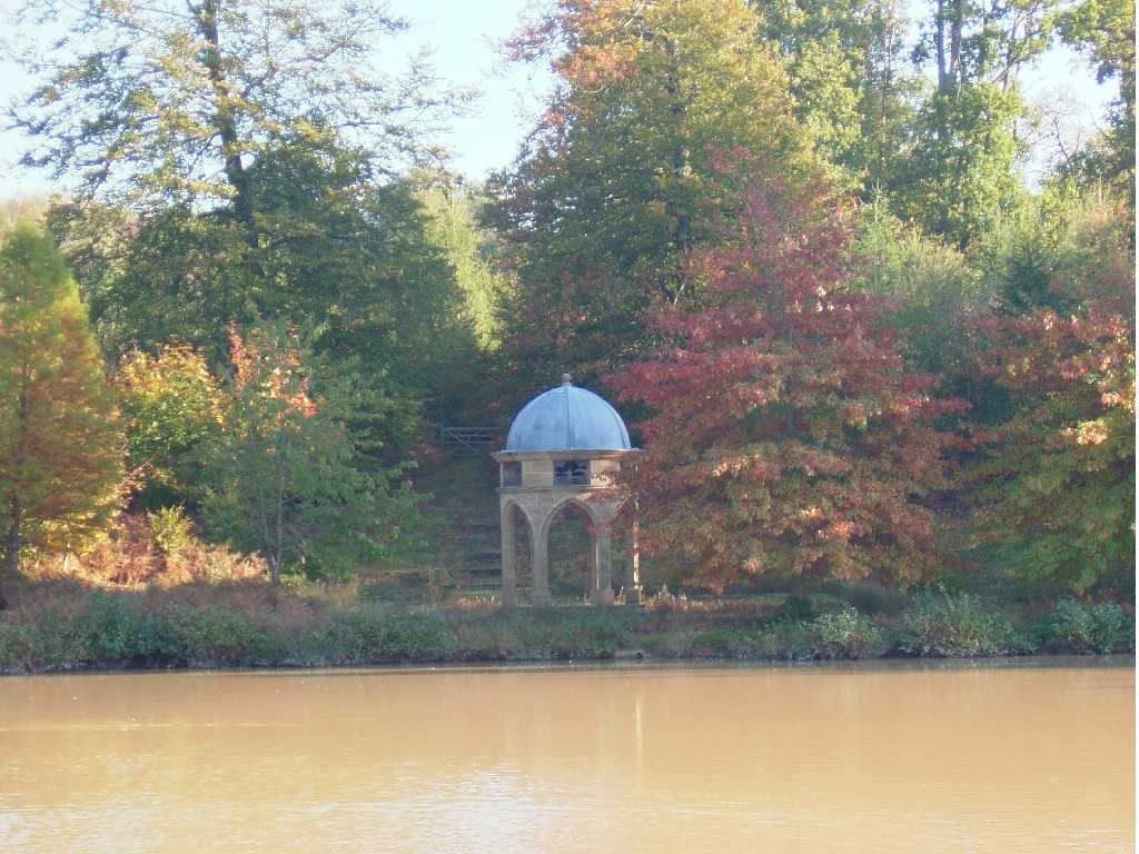 Benbow- 
Photo- Phil Dixon -
click to zoom very close in