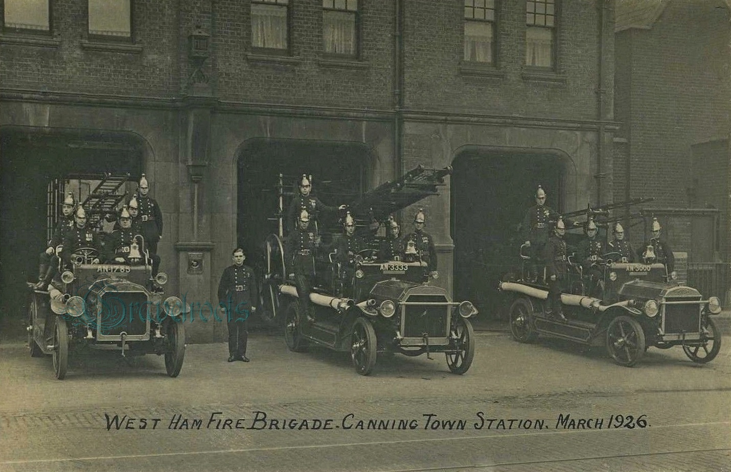 Old photos of West Ham Fire Brigade, Canning Town Station, London 1926 - click image to return