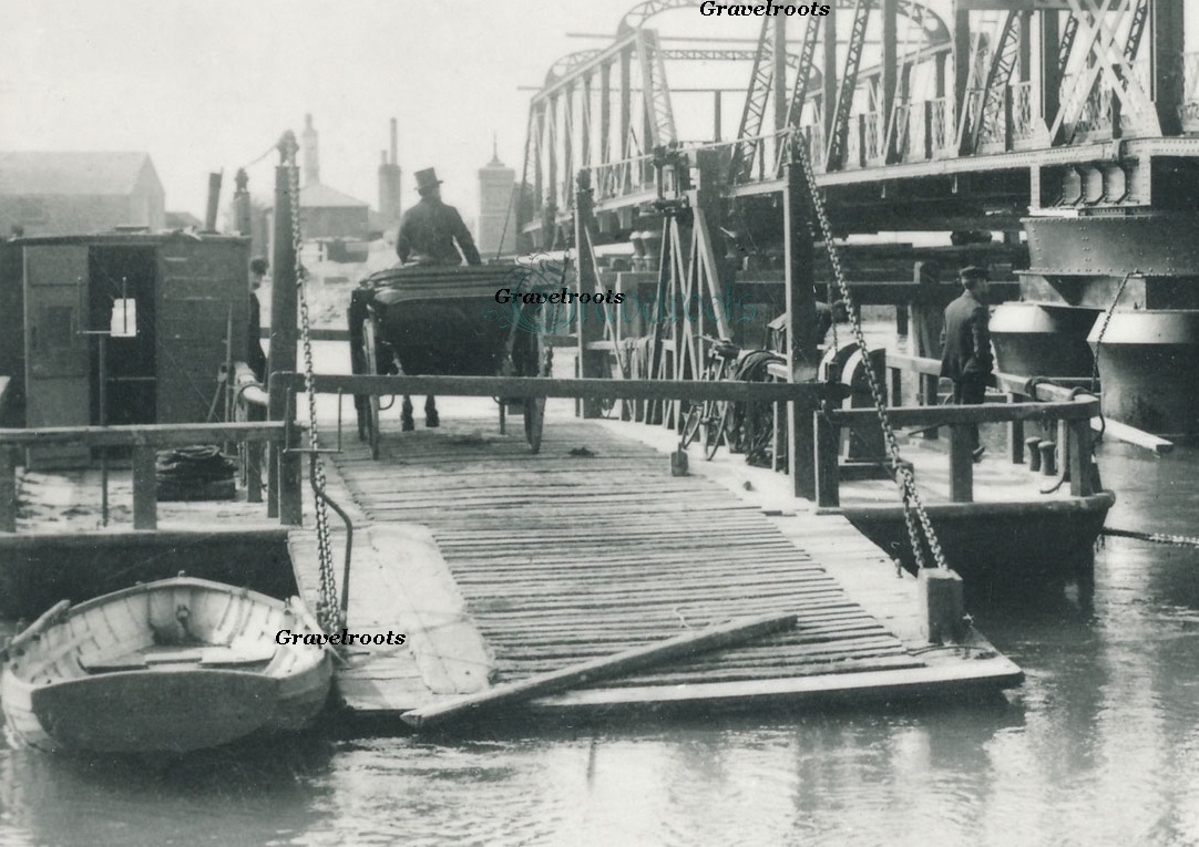 Floating Bridge & New Bridge, Littlehampton - click image to return