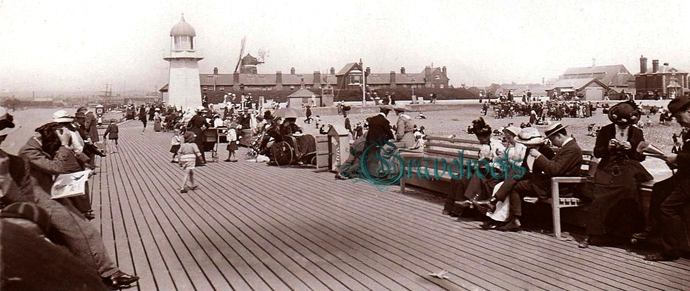 Old Littlehampton Pier - click image to return