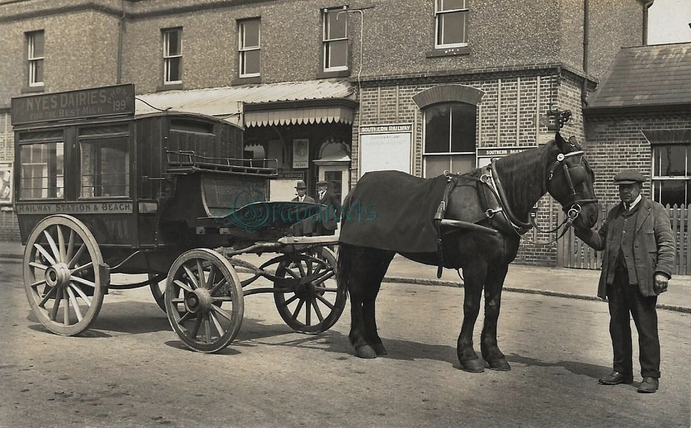  old photo of Station to Beach horse bus, Littlehampton, Sussex - click image to return