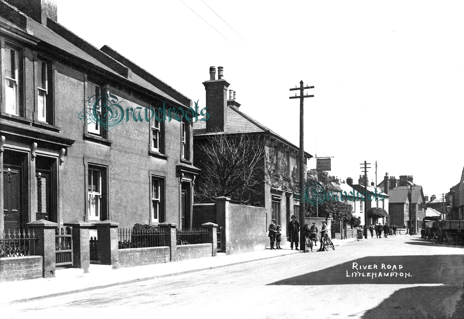  old photo showing Kings Arms Pub, River Road, Littlehampton, Sussex - click image below to return