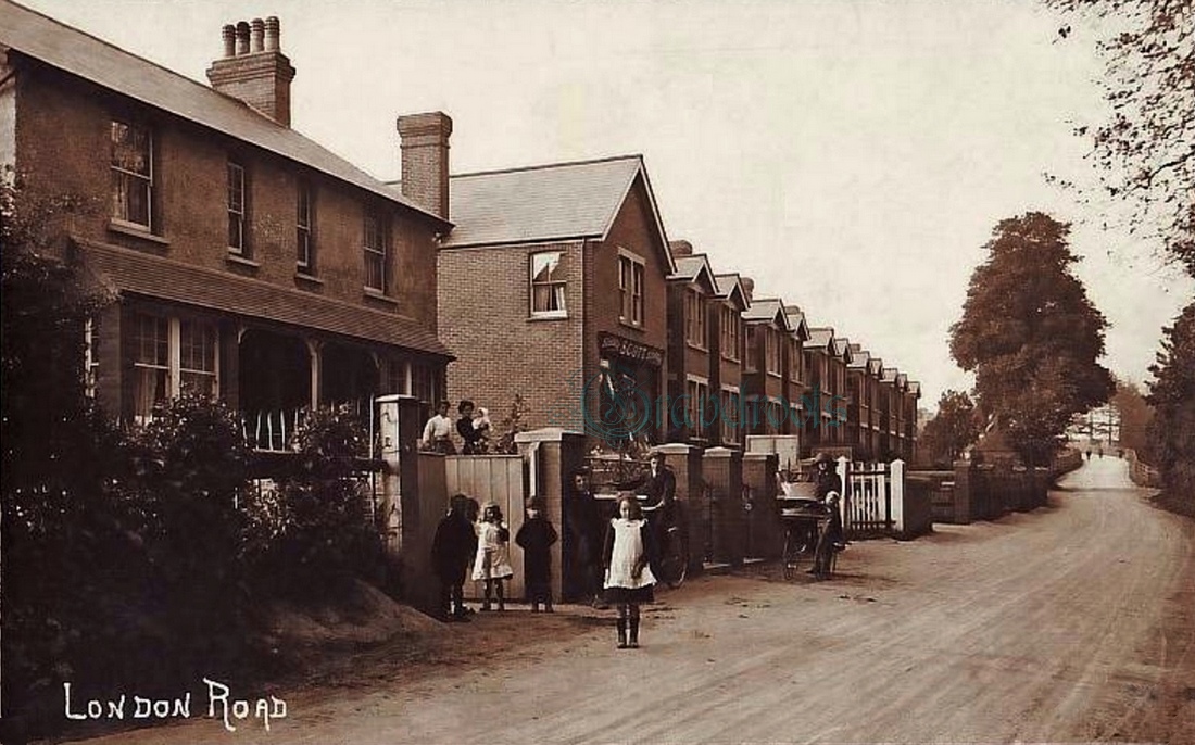 London Road, Pulborough, Sussex - click image below to return