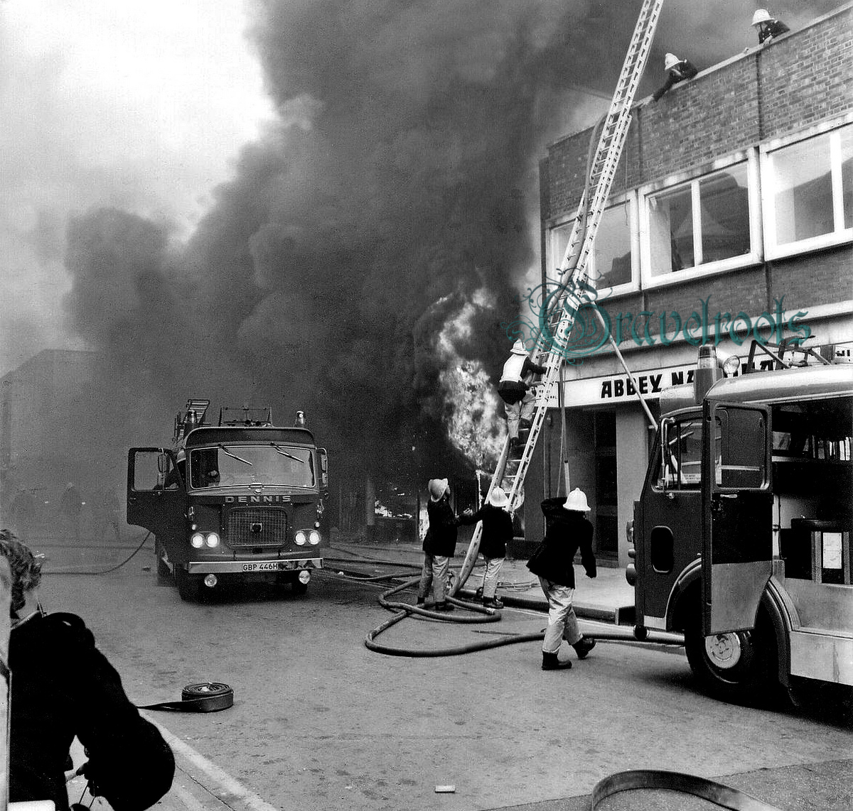  old photos of Woolworths fire, Bognor Regis, Sussex - click image to return