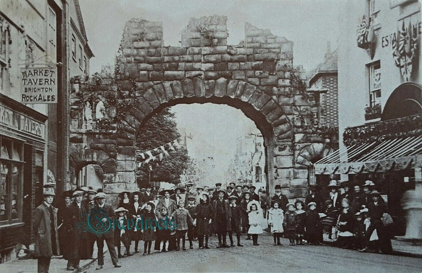  old photo of Eastgate, Chichester, Sussex - click image below to return