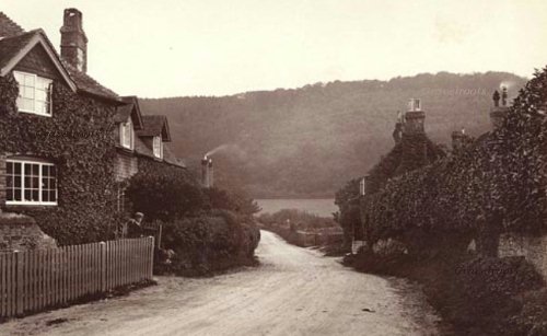 High Street, A285