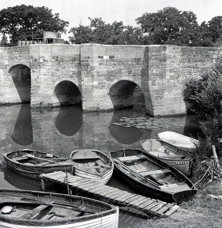  old photo of Stopham, Sussex - click image below to return