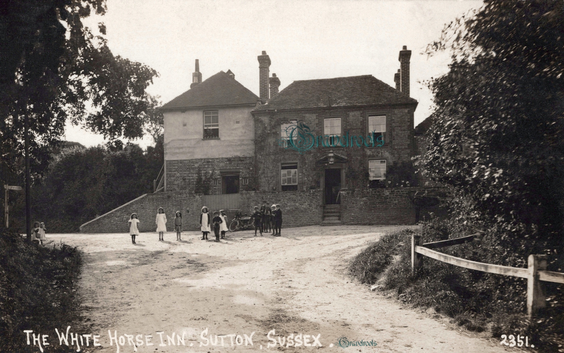 old photos of White Horse Pub, Sutton, Sussex - click image below to return