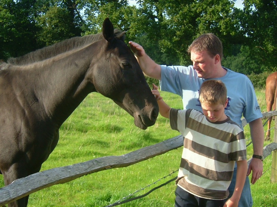 Tyneside visitors chat the neighbours