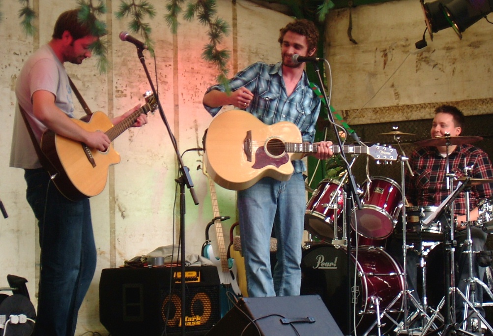 Wide Eyes, Dan Todd supports on drums
 - click for next image